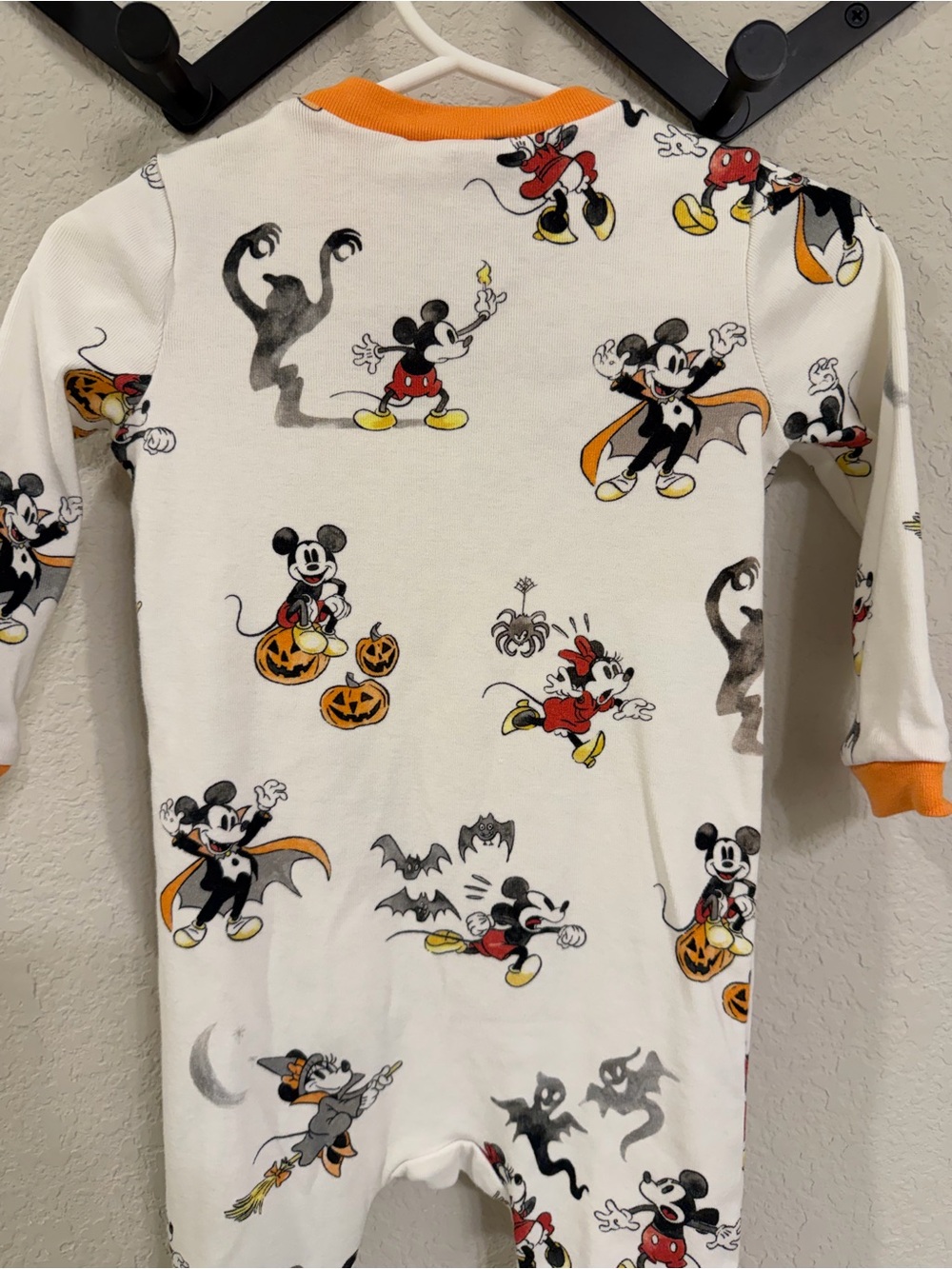 Disney x Pottery Barn Kids Mickey Mouse Halloween Pajamas Organic Cotton - Picture 8 of 9